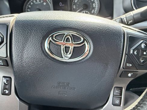 Used 2019 Toyota Tacoma TRD Off-Road image 26