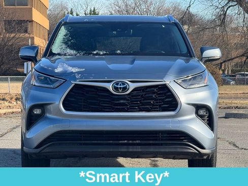 Used 2021 Toyota Highlander XLE image 12