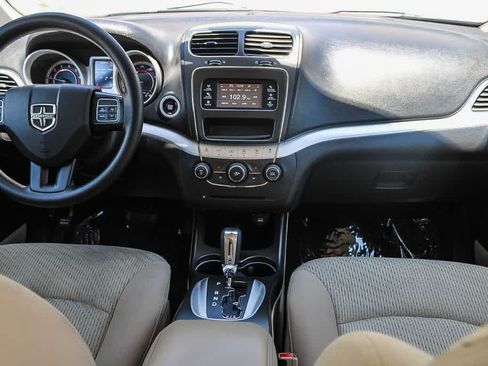 Used 2019 Dodge Journey SE FWD image 11