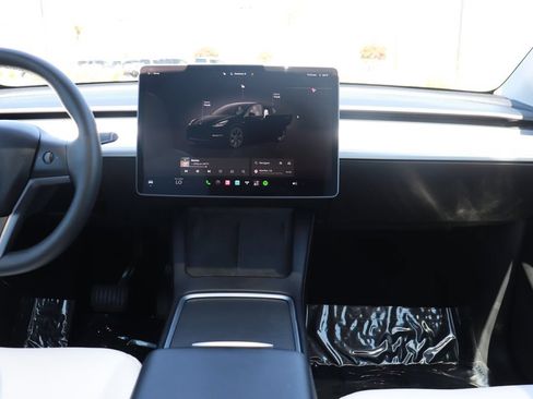 Used 2025 Tesla Model Y Long Range RWD image 14