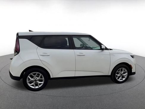 Used 2025 Kia Soul LX w/ LX Technology Package FWD image 15