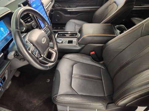 Used 2023 Ford Expedition Platinum RWD image 4