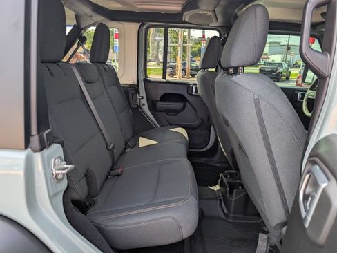 Used 2024 Jeep Wrangler Unlimited Sport AWD/4WD image 17