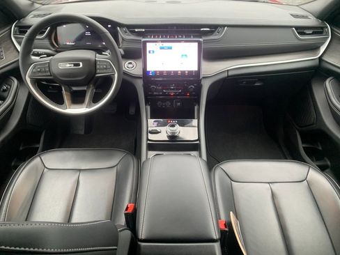 Used 2024 Jeep Grand Cherokee Limited image 17