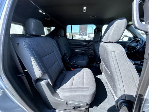 Used 2025 Chevrolet Traverse LT w/ Midnight/Sport Edition AWD/4WD image 19