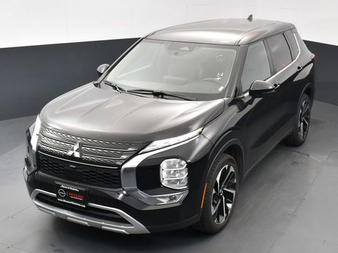 Used 2024 Mitsubishi Outlander SE image 19