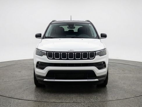 Used 2025 Jeep Compass Limited AWD/4WD image 2