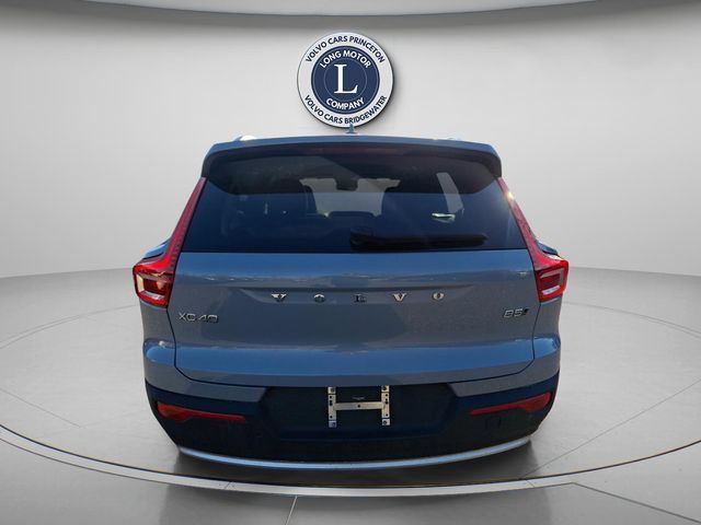 Certified 2025 Volvo XC40 B5 Core AWD/4WD image 3