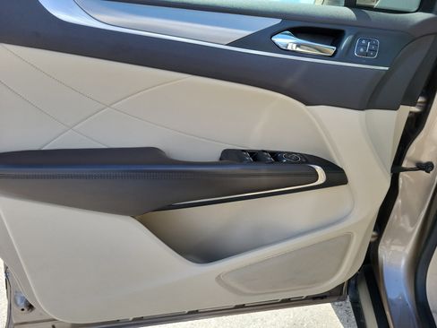 Used 2019 Lincoln MKC Premiere FWD image 26