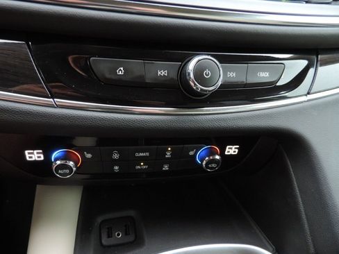Used 2018 Buick Enclave Essence FWD image 24