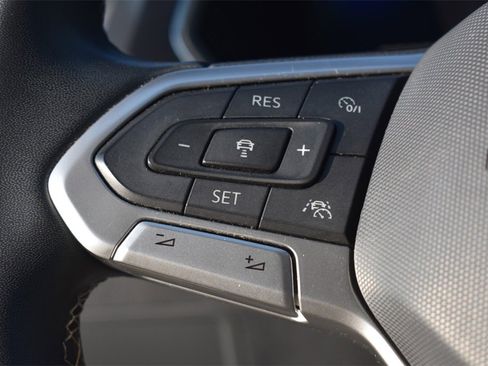 Used 2022 Volkswagen Tiguan SE image 29