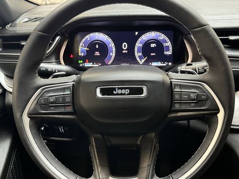 Used 2025 Jeep Grand Cherokee Limited image 15