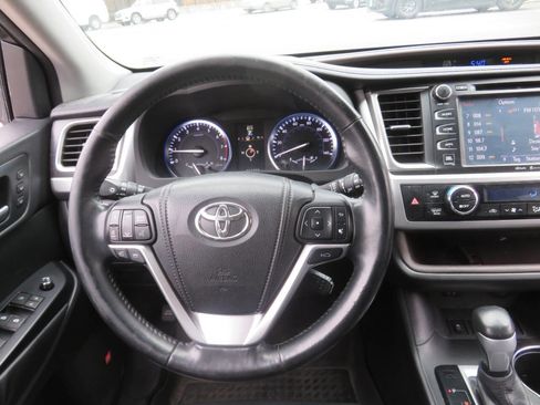 Used 2015 Toyota Highlander Limited w/ Driver Technology Package AWD/4WD image 14