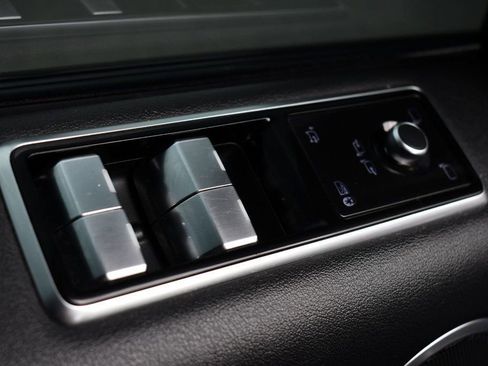 Used 2020 Land Rover Range Rover Sport SE image 45