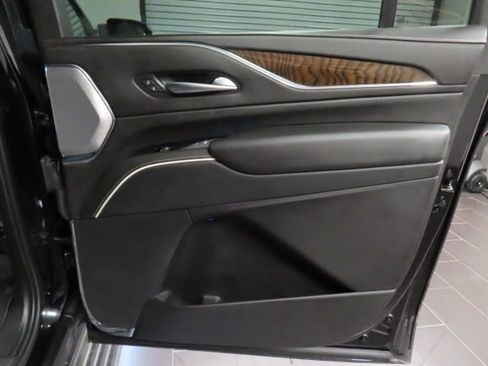 Certified 2023 Cadillac Escalade ESV Sport Platinum w/ LPO, ONYX Package image 9