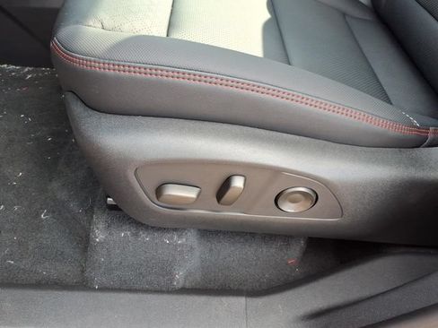New 2026 Chevrolet Traverse RS w/ LPO, Floor Liner Package AWD/4WD image 7