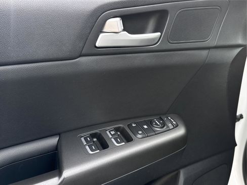 Used 2022 Kia Sportage Nightfall Edition image 8