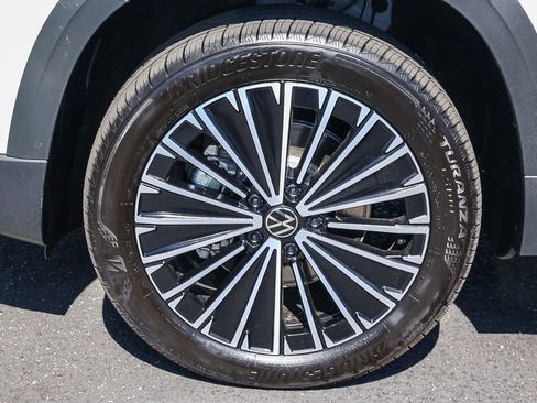 New 2025 Volkswagen Taos SE image 10