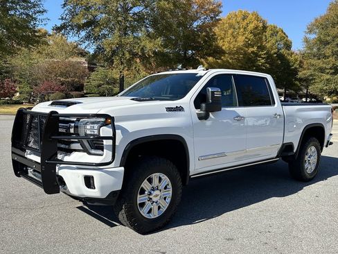 Used 2024 Chevrolet Silverado 3500 High Country w/ High Country Premium Package image 4