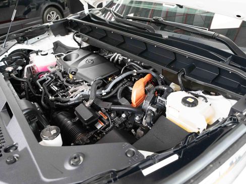 Used 2021 Toyota Highlander LE AWD/4WD image 34