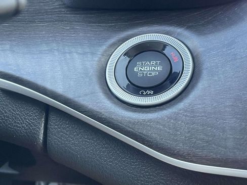 Used 2023 Jeep Grand Cherokee Limited image 29