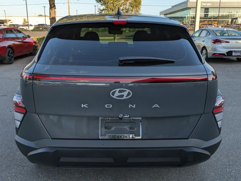 New 2026 Hyundai Kona SE image 6