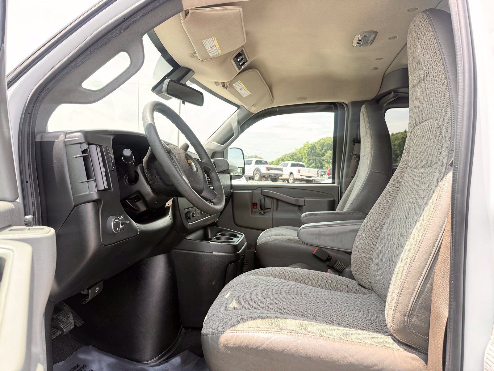 Used 2020 Chevrolet Express 3500 LT w/ LT Preferred Equipment Group RWD image 14