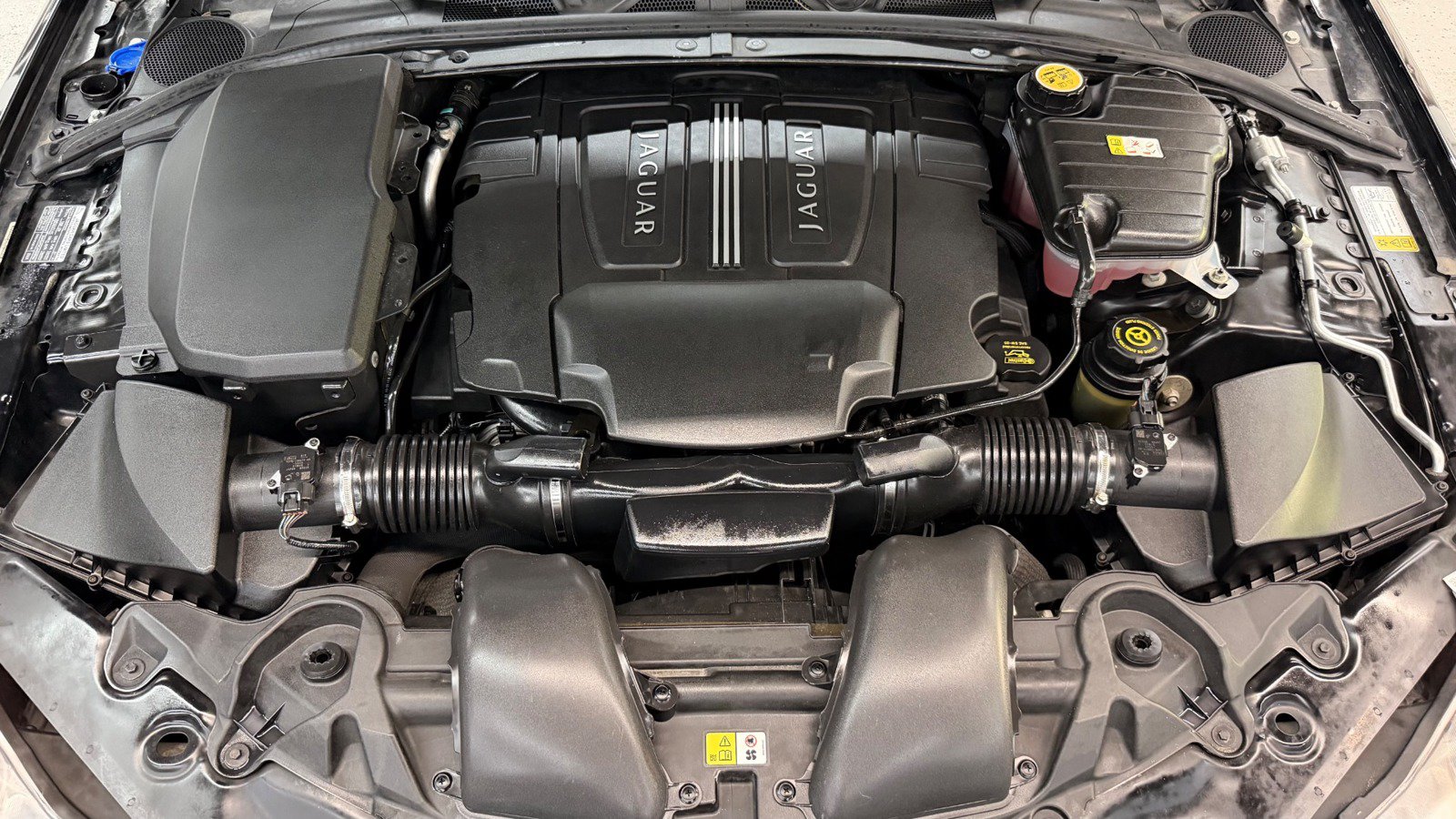 Used 2011 Jaguar XF RWD image 10