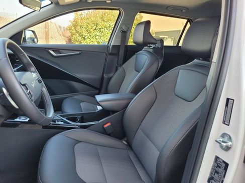 Certified 2025 Kia Niro EX Touring FWD image 13