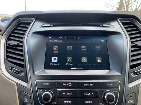 Used 2018 Hyundai Santa Fe SE AWD/4WD image 16