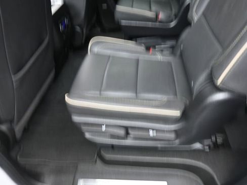 Used 2023 Chevrolet Suburban Premier image 25