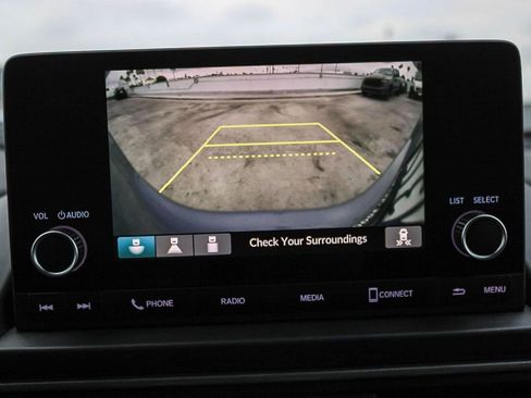 Used 2025 Honda Pilot Sport image 25
