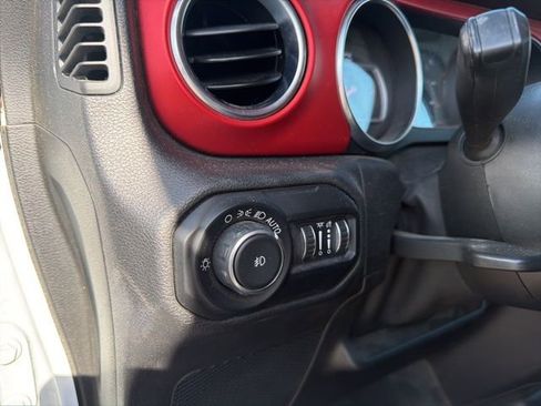 Used 2021 Jeep Wrangler Unlimited Rubicon image 17