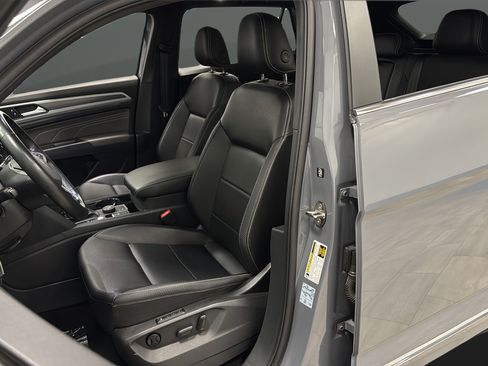 Used 2021 Volkswagen Atlas Cross Sport SEL R-Line w/ Luggage Net & Mats Package AWD/4WD image 9