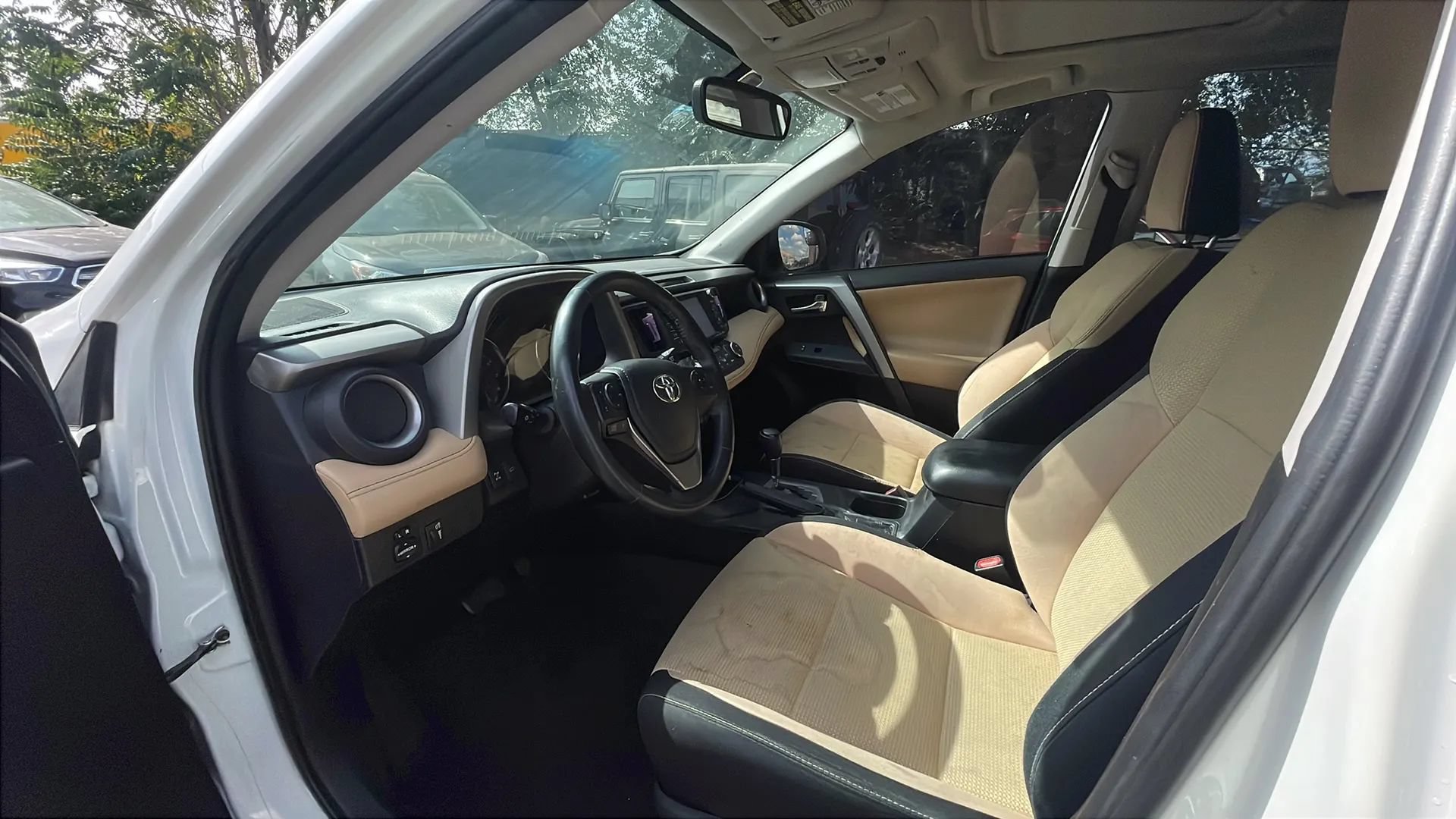 Used 2016 Toyota RAV4 XLE AWD/4WD image 9