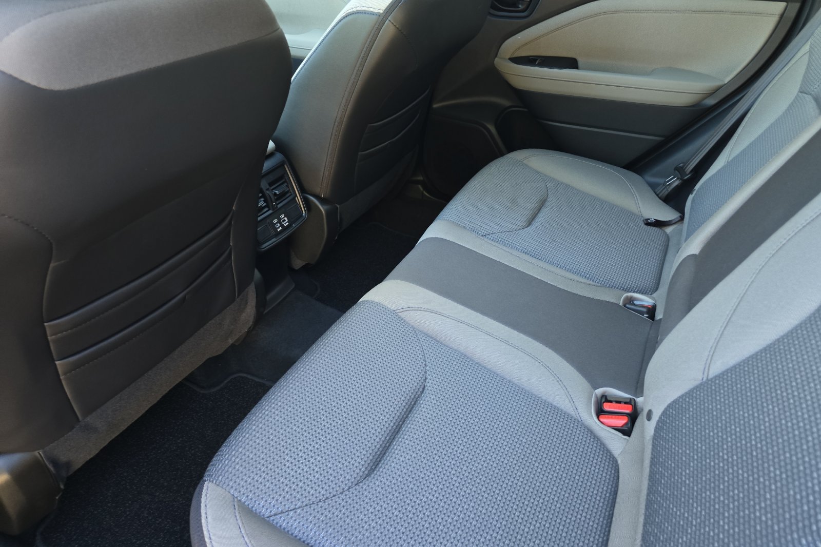 Used 2025 Subaru Forester Premium AWD/4WD image 12
