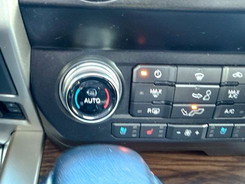 Used 2019 Ford F150 Lariat w/ Equipment Group 502A Luxury image 33