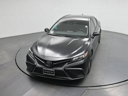 Used 2021 Toyota Camry SE w/ Convenience Package FWD image 24
