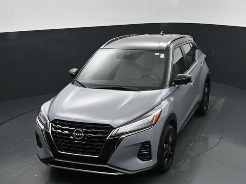 Used 2024 Nissan Kicks SR w/ SR Premium Package FWD image 27