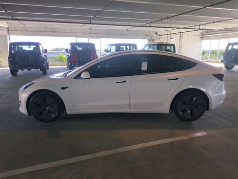 Used 2021 Tesla Model 3 Standard Range Plus image 8