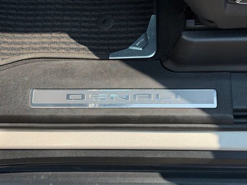 Used 2024 GMC Yukon Denali Ultimate AWD/4WD image 13