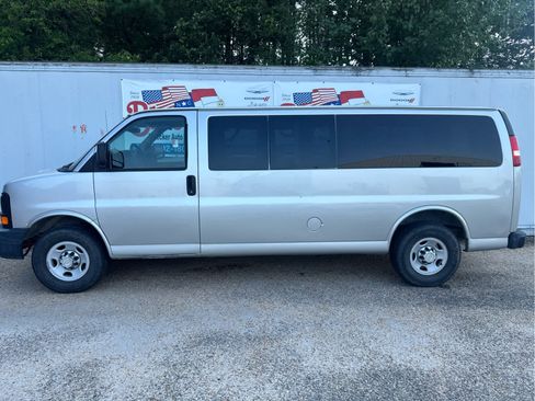 Used 2010 Chevrolet Express 3500 LS RWD image 7