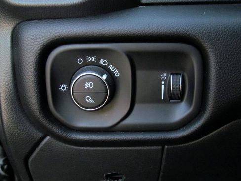 Used 2024 RAM 3500 Big Horn w/ Night Edition AWD/4WD image 28