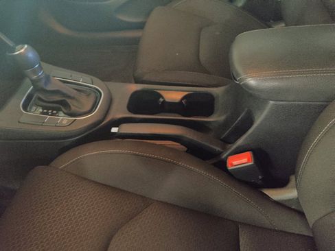Used 2020 Hyundai Elantra GT FWD image 26