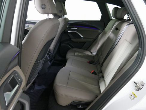 Used 2025 Audi Q5 Premium w/ Convenience Package image 28