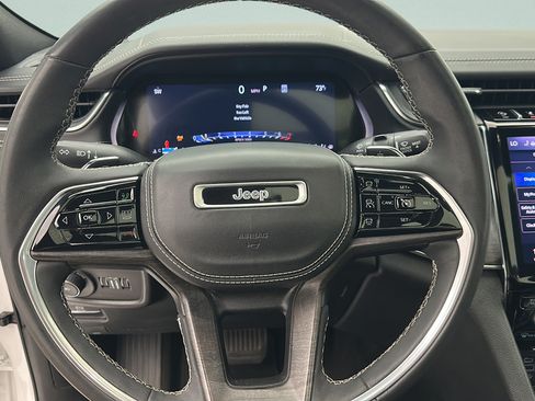 Used 2023 Jeep Grand Cherokee Overland w/ Luxury Tech Group IV AWD/4WD image 18