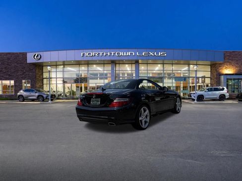Used 2016 Mercedes-Benz SLK 300 image 20