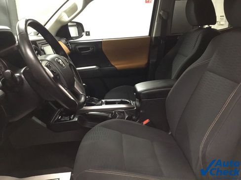 Used 2016 Toyota Tacoma SR5 w/ SR5 Appearance Package (SN) AWD/4WD image 28