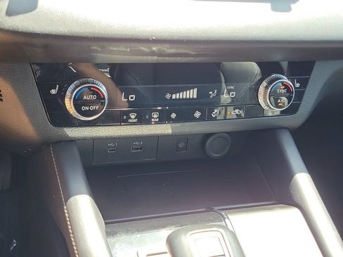 Used 2024 Mitsubishi Outlander SE FWD image 31