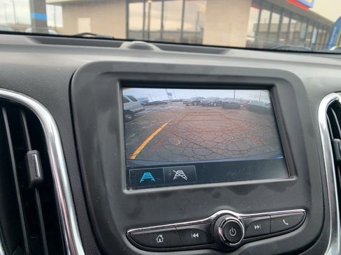 Used 2018 Chevrolet Equinox LT image 14